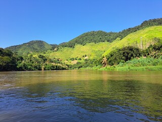 Uma linda paisagem no rio Ribeira de Iguape