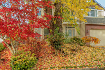Naklejka premium Fall season in a neighborhood Gresham Oregon.