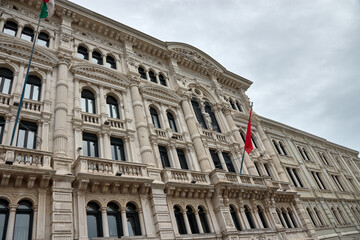 Obraz premium Architectural Masterpiece: Trieste City Hall in Piazza Unità d'Italia