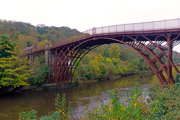 Obraz premium Wistful autumnal melancholy, by the Iron Bridge.