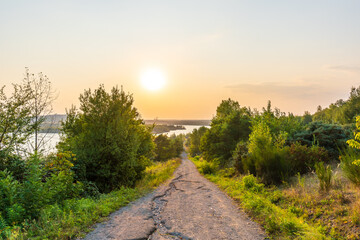 Ein wunderschöner Sonnenuntergang am Störmthaler See im Spätsommer