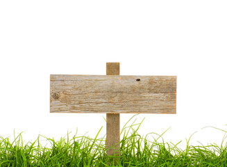 Isoliertes Holzschild in grünem Gras