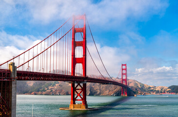 Obraz premium Golden Gate Bridge Overlooking the Bay in San Francisco - California, United States