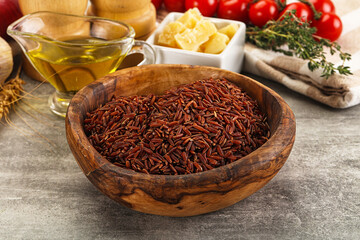 Red raw dry rice gor cooking