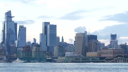 Obraz premium New York City waterfront skyline, Manhattan Midtown Hudson Yards buildings, riverfront skyscrapers. Waterside cityscape from Pier A Park, Hoboken, New Jersey. United States architecture. Hudson river.