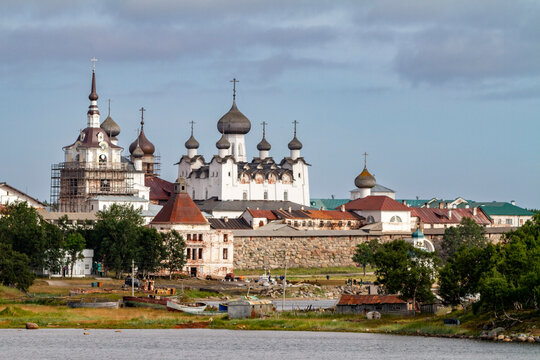 A view of the Russian Orthodox Solovetsky Monastery founded in 1436 by two monks on Bolshoy Island, UNESCO World Heritage Site, Onega Bay, Arkhangel Oblast, Russia, Arctic, Europe