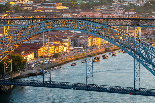 Rabelo Boats on the River Douro with the Dom Luis l Bridge at dusk, UNESCO World Heritage Site, Porto, Norte, Portugal, Europe