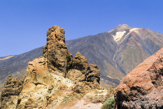 Roques de Garcia, Caldeira de las Canadas, Mount Teide, Mount Teide National Park, UNESCO World Heritage Site, Tenerife, Canary Islands, Spain, Atlantic Ocean, Europe