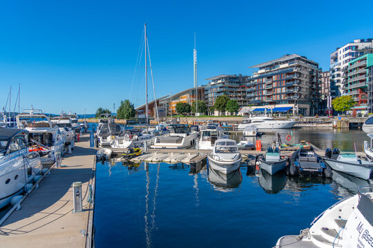 View of boats and architecture at the waterfront, Aker Brygge, Oslo, Norway, Scandinavia, Europe