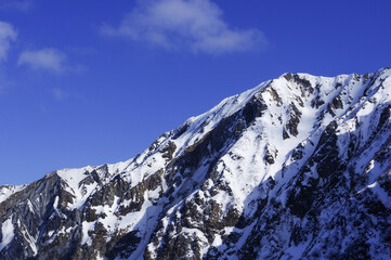 Obraz premium 雪山の山頂と青空