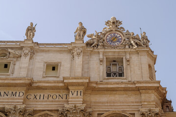 Obraz premium The clock at St. Peters Basilica, Vatican, Italy