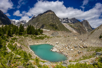 Obraz premium Chamonix rocky granite mountain peaks in french Alps around Mont Blanc summit in Chamonix valley. Scenic landscape of iconic alpine summits the legends of mountaineering and alpinism
