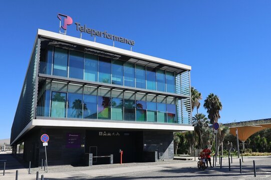 Immeuble de bureaux moderne de la soci&eacute;t&eacute; Teleperformance, vu de l'ext&eacute;rieur, ville de Lisbonne, Portugal