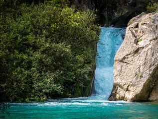 The Cueva del Gato is a unique and wonderful natural corner in the province of Malaga. More specifically, in the Sierra de Grazalema Natural Park, 15 minutes from Ronda.