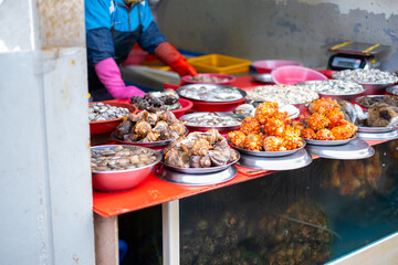한국 부산의 오래된 전통의 수산물 시장(자갈치 시장)