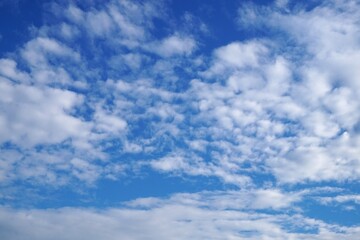 Obraz premium Blue sky and white clouds. Blue sky and white clouds floated in the sky on a clear day.