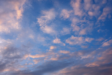 Obraz premium Beautiful sunset sky with pink colors clouds.