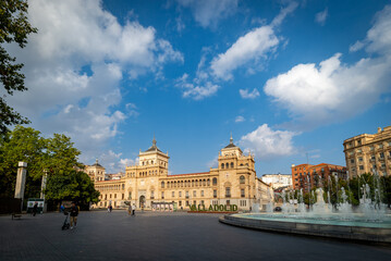 Fototapeta premium Calles principales de Valladolid, España. Capital de la Comunidad Autónoma de Castilla y León