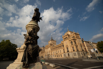 Fototapeta premium Calles principales de Valladolid, España. Capital de la Comunidad Autónoma de Castilla y León