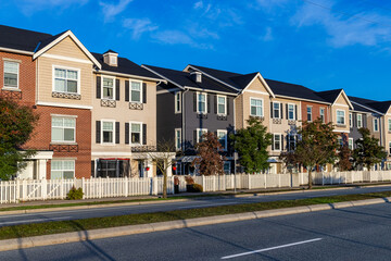 Obraz premium Modern Townhouses Lining a Street in Mission, BC, Canada