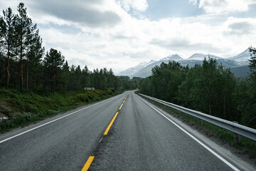 Fototapeta premium Empty road in a moody norway mountain landscape