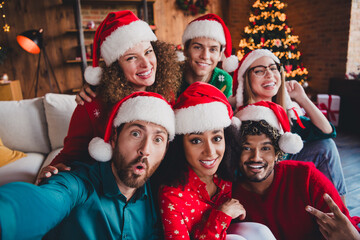 Photo of nice young people take selfie photo have fun cheerful enjoy cozy christmas decoration interior house indoors party