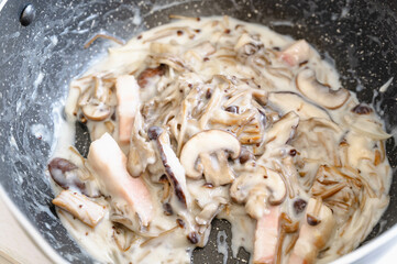 キノコのクリームソース煮作り