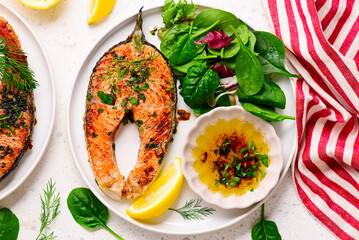 Baked salmon with green vegetables..style hugge.