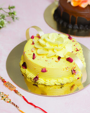 Butter scotch cake on golden round plate