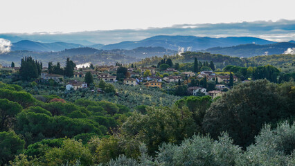 Fototapeta premium These landscapes illustrate the natural beauty of Tuscany in warm autumn colors.