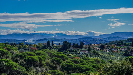 Fototapeta premium These landscapes illustrate the natural beauty of Tuscany in warm autumn colors.