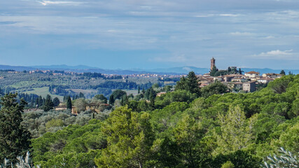 Fototapeta premium These landscapes illustrate the natural beauty of Tuscany in warm autumn colors.