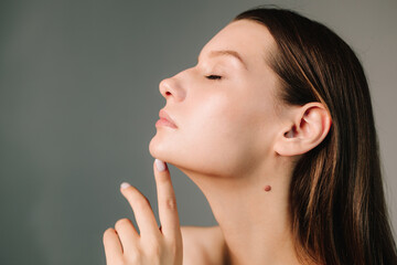 Correcting the shape of the face by doctor. Aesthetic beauty treatment. Improved shape of the face....