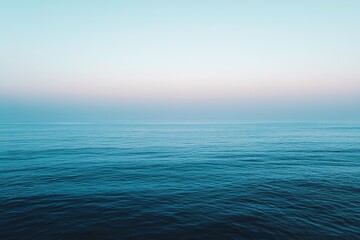 Obraz premium Horizon océanique embrumé et lumineux 
