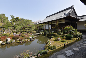 Fototapeta premium 等持院 芙蓉池と方丈 京都市北区