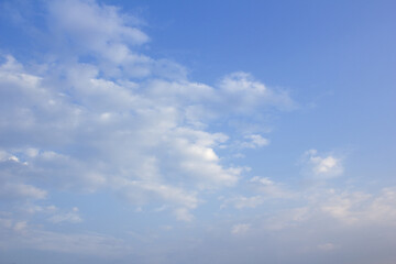 Fototapeta premium It's a vanilla sky with feathery clouds.