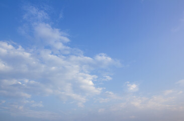 Fototapeta premium It's a vanilla sky with feathery clouds.