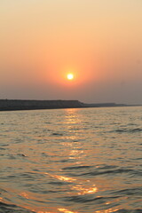 Obraz premium sunset over the sea, looks like a beautiful natural things 