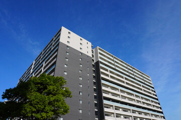 Obraz premium マンションの外観写真、建築写真や不動産関係の素材として活用できます。