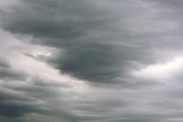 Obraz premium dark cloudy sky background. overcast cloudiness weather.