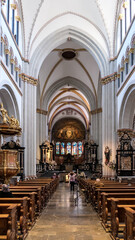 Fototapeta premium Interior of the Bonn Minster (Bonner Münster), a Catholic church in the German city of Bonn. It is one of Germany's oldest churches, built between the 11th and 13th centuries. 