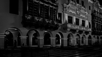 Nocturnalidad Colonial:Balcones que Susurran Historias