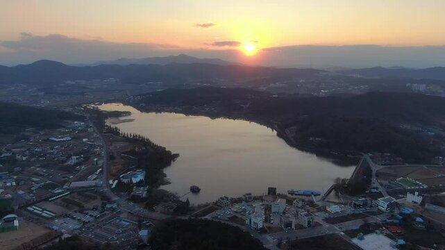 아산시 신정호수의 석양풍경