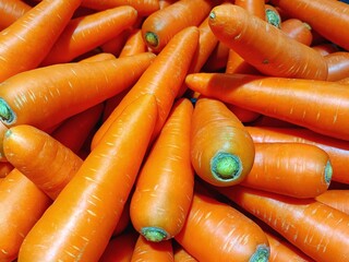 Vibrant Harvest: A Bountiful Pile of Fresh Carrots 