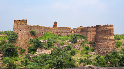 Fototapeta premium Wide-angle view of Jharkhandi Fort, a 17th-century fort in a ruined state, located in Hatta, Madhya Pradesh, India.