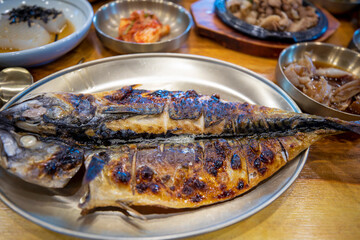 한국의 맛있는 음식인 고등어 구이 입니다