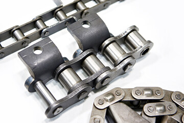 Links of metal chain for transport mechanism