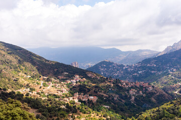 Fototapeta premium High-angle view of buildings of a village on the mountain in Tizi Ouzou, Algeria.