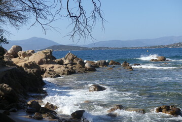 plage rocheuse de corse