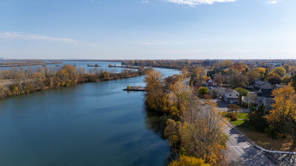 Obraz premium South shore of the St. Lawrence River in the suburbs of Montreal in autumn seen from a drone